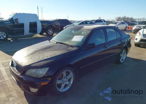 2002 Lexus Is 300 z USA, uszkodzony, nr VIN JTHBD192020052754